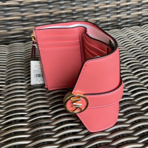 MICHAEL KORS CARMEN MEDIUM LOGO AND FAUX LEATHER WALLET GRAPEFRUIT - Picture 11 of 16